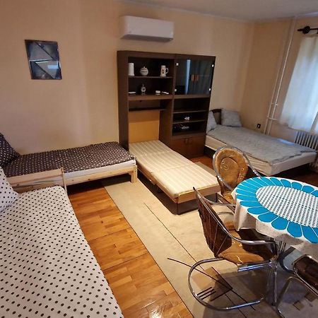 Friendly Apartment In The Suburb. Boedapest Buitenkant foto