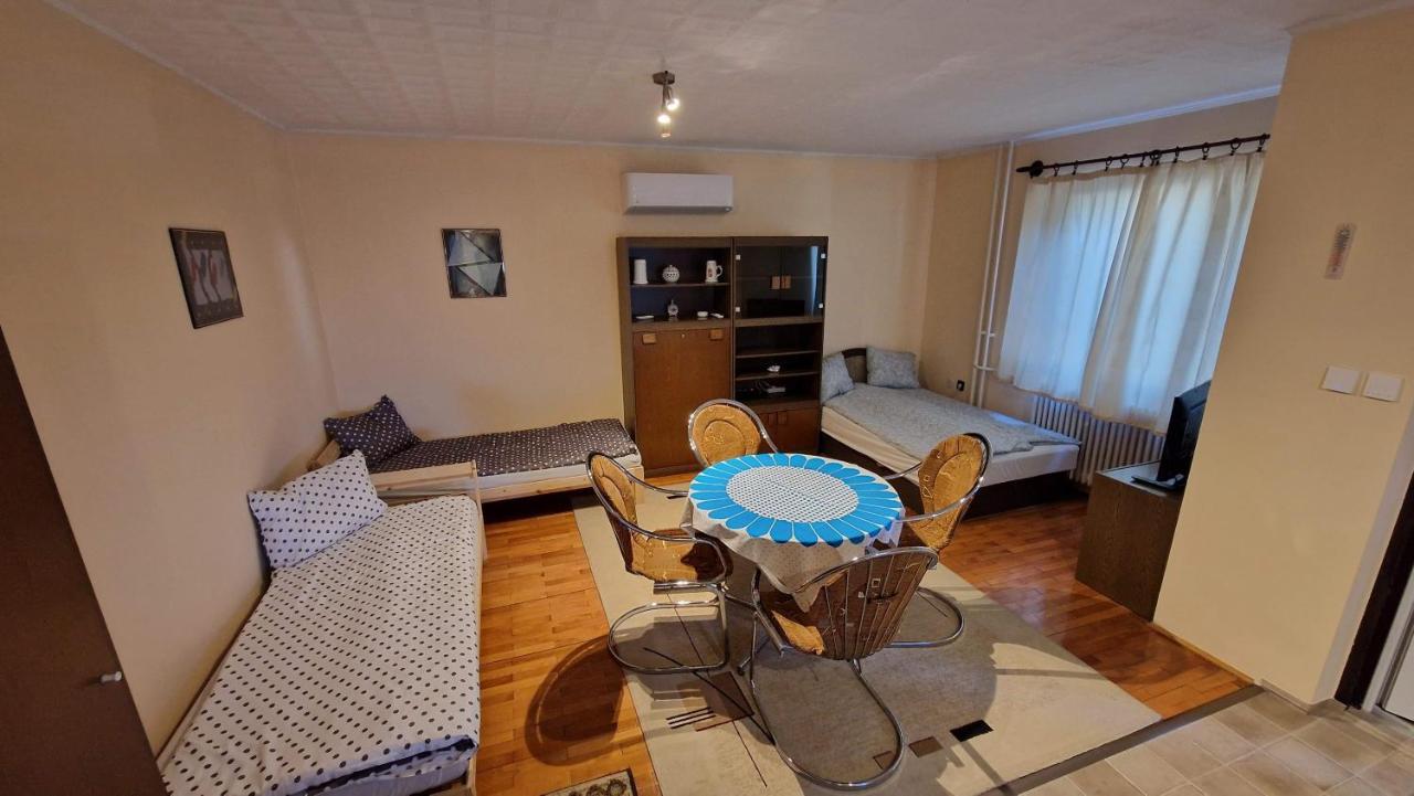Friendly Apartment In The Suburb. Boedapest Buitenkant foto